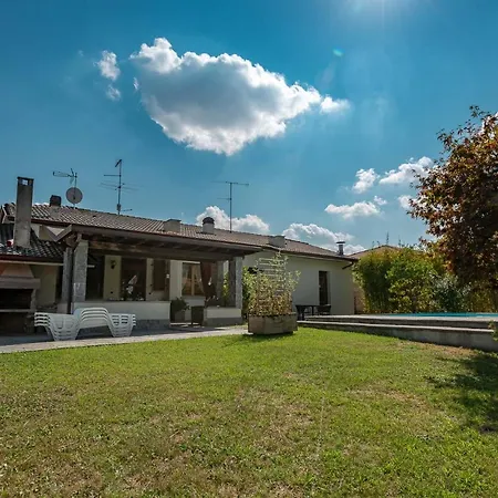 Yourelais, View On The Pool Apartment Orsenigo