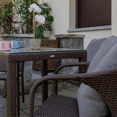 Yourelais, View On The Pool Apartment Orsenigo